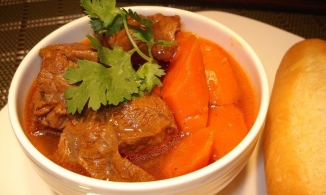 Cách làm món bò kho cà rốt đơn giản, dùng với cơm hay bún đều thơm ngon