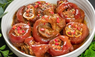 Cách làm móng giò kho sả ớt đậm đà, món ngon đưa cơm cho ngày đông lạnh