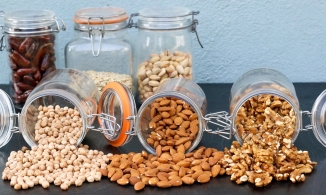 4 cách bảo quản các loại hạt để hạt thừa ngày Tết để lâu vẫn giòn ngon như mới