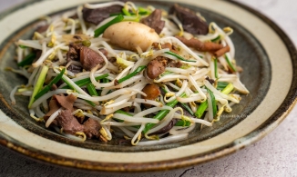 Cách làm lòng gà xào giá đỗ đơn giản, giòn ngon mà không hề bị tanh