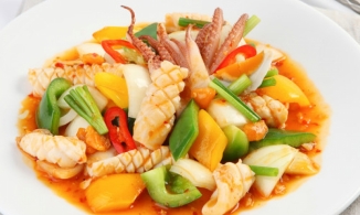 Cách làm mực xào ớt chuông đơn giản, chỉ 30 phút là có món ngon giòn dai bắt cơm