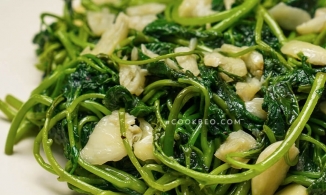 Cách làm rau lang xào tỏi xanh mướt mắt mà vẫn giòn ngon