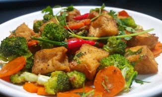 Cách làm đậu phụ chiên xào rau củ, chỉ 15 phút là có ngay món chay ngon miệng, ngon mắt