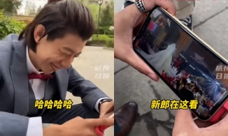 Không kịp xét nghiệm Covid-19, chú rể phải ngồi bên ngoài nhà hàng xem livestream đám cưới của mình