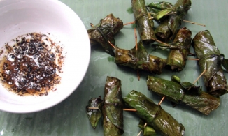 Chả cuốn lá bưởi, món đặc sản thơm ngon đến miếng cuối cùng của Mường ở Tân Sơn