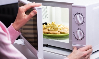 7 thực phẩm, vật dụng dù muốn tiện đến đâu cũng đừng bỏ vào lò vi sóng để tránh nguy hiểm