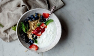 Cách làm sữa chua Hy Lạp bằng nồi cơm điện trắng muốt, thơm ngậy như ở tiệm