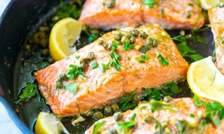 Cách làm cá hồi nướng bơ tỏi cho bữa cuối tuần bổ dưỡng, quan trọng nhất ở khâu sơ chế