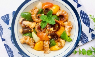 Cách làm bạch tuộc xào ớt chuông giòn sật, ăn ngon 'vét đĩa'