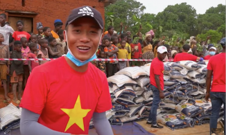 Quang Linh Vlogs đạt 3 triệu người đăng ký trên Youtube, anh em lập tức vào “bóc phốt'