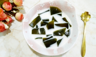 Cách làm sữa thạch rau má thơm mát, thạch giòn sần sật cho mùa hè nóng nực