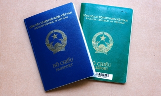 Mẫu hộ chiếu mới bìa xanh tím than của Việt Nam đã được Tây Ban Nha công nhận
