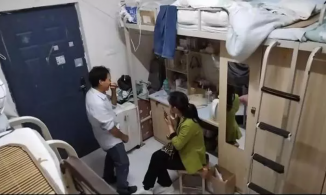 Đi giải cứu nữ sinh hỏng cửa, thợ khoá bất ngờ bị kẹt ở trong vì đa nghi