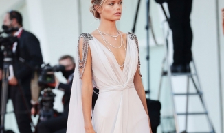 Ngắm các minh tinh trên thảm đỏ liên hoan phim Venice 2020