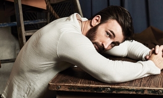 Những chiếc áo T-shirt làm nên dấu ấn của tài tử Chris Evans