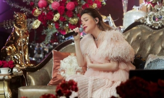 Những chiếc váy che bụng bầu của mỹ nhân Việt