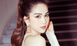 Ngọc Trinh gây choáng khi đăng ảnh giày có thiết kế nhạy cảm