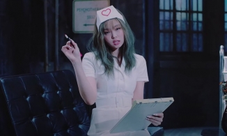 Jennie dính scandal 'tình dục hóa' trang phục y tá