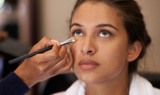 Cách nhận biết mỹ phẩm trang điểm không thể dùng được nữa