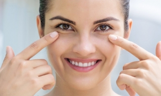 Nên ăn gì và tránh ăn gì để điều trị khô da vùng mắt?