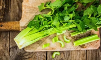 Làm thế nào để giảm cân bằng cần tây hiệu quả?