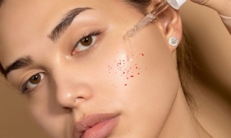 Da mụn có nên dùng serum hay không? Vì sao?