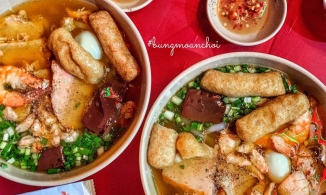 3 quán bánh canh cua cứ mở cửa là khách xếp hàng dài đợi ăn ở Sài Gòn
