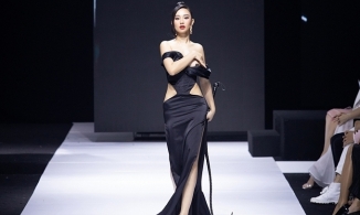 Hoa hậu thế giới người Việt tại Pháp bất cẩn lộ ngực ở sàn diễn thời trang