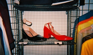 Hãy sắm một đôi giày đỏ để có thể kiêu kì như những quý cô Paris 