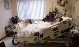 Cô gái gốc Việt bị bỏ mặc trên bàn mổ sau ca nâng ngực đã qua đời