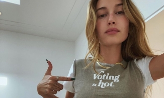 Dàn sao nước Mỹ đồng loạt diện trang phục ủng hộ bầu cử tổng thống Mỹ 