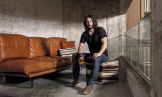 Keanu Reeves với sở thích mặc quần jeans hở... vòng 3