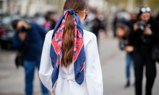 Muôn vàn cách buộc khăn lụa nâng tầm phong cách thời trang