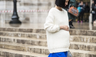 Quên legging và váy dài to sụ đi, đây là gợi ý mặc đẹp thu đông cho mẹ bầu