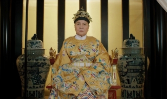 Tại sao trong lịch sử thời trang Việt, chỉ có quý tộc mới mặc màu vàng?