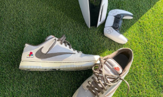 Chơi lớn như Nike và Travis Scott, tạo ra một phiên bản Dunk Low PS5 chỉ để tặng 