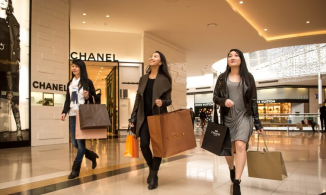 Giới trẻ Hồng Kông thi nhau thuê túi hiệu 