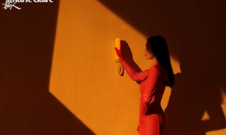 Thư Kỳ rực đỏ, công phá Vogue Đài Loan và Marie Claire Đại Lục số cuối năm 