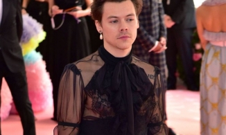 Sao nam mặc đồ nữ: Xóa nhòa định kiến giới 