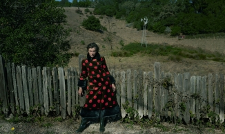 Diễn viên 63 tuổi trở thành gương mặt trang bìa của Vogue Mỹ 