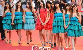 Có phải SM '3 đời có thù với stylist' khi cứ để gà nhà mặc xấu liên tục 