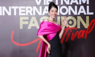 Mãi mới chọn được váy đẹp thì Nam Em lại tự dìm mình với makeup U40