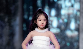 'Mẹ nào con nấy', con gái Xuân Lan catwalk chuyên nghiệp dù mới 8 tuổi