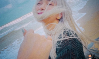 Binz và Châu Bùi: Những ẩn ý hẹn hò qua thời trang 