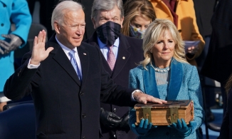 Ý nghĩa màu sắc những trang phục được lựa chọn trong Lễ nhậm chức Tổng thống Mỹ 