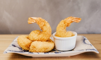 Loại bỏ ngay những thực phẩm này nếu không muốn da nổi mụn ngay trước Tết 