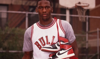 Giày Nike Air Jordan được đấu giá 1 triệu USD trên eBay