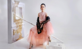 'Chim công làng mùa' Linh Nga khoe bộ ảnh siêu thực chào Xuân 