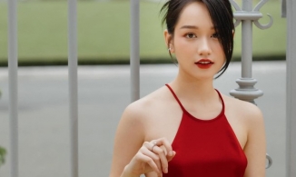 Hà Lan 'Mắt Biếc' diện áo yếm, khoe dáng ngày Tết