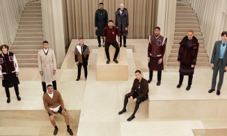 BST Burberry Thu Đông 2021: Kẻ mộng mơ bước vào thế giới gấm vóc